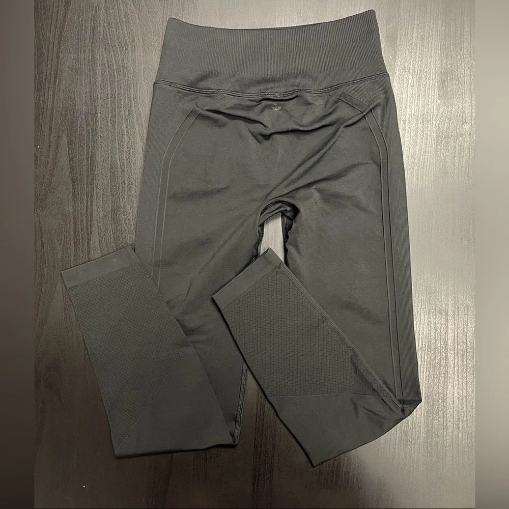 Lululemon Ebb To Street Tight - Sz 6 - Picture 5 of 6
